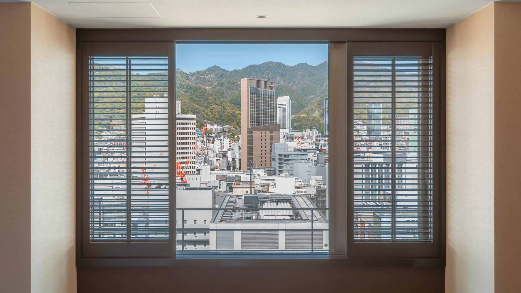 Oriental Hotel Кобе Екстер'єр фото A window with louvres