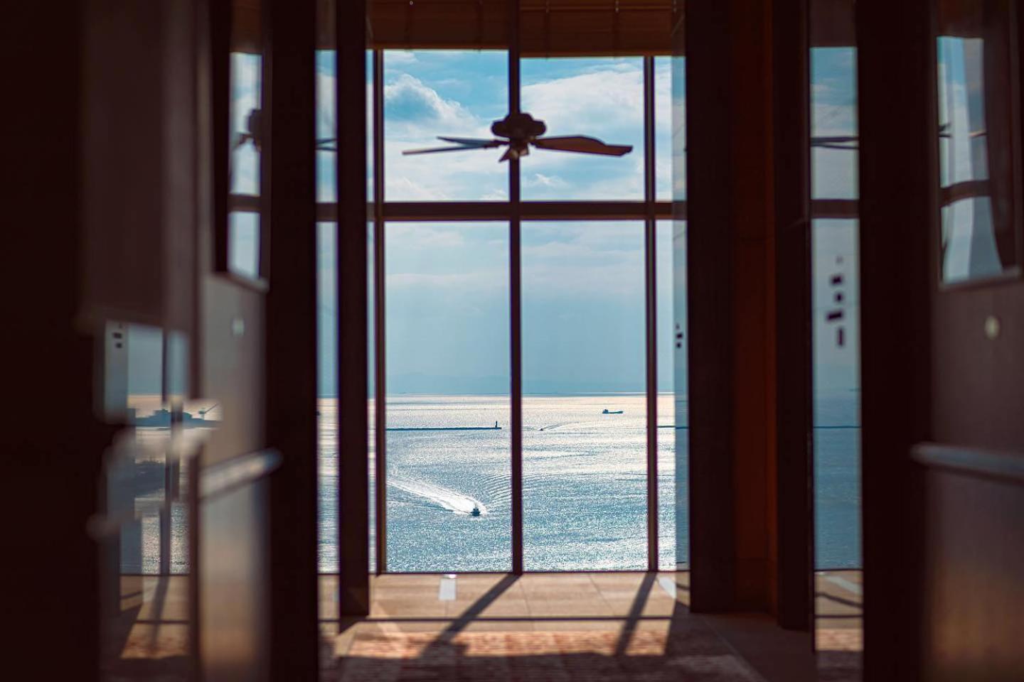 Oriental Hotel Кобе Екстер'єр фото The view from the living room