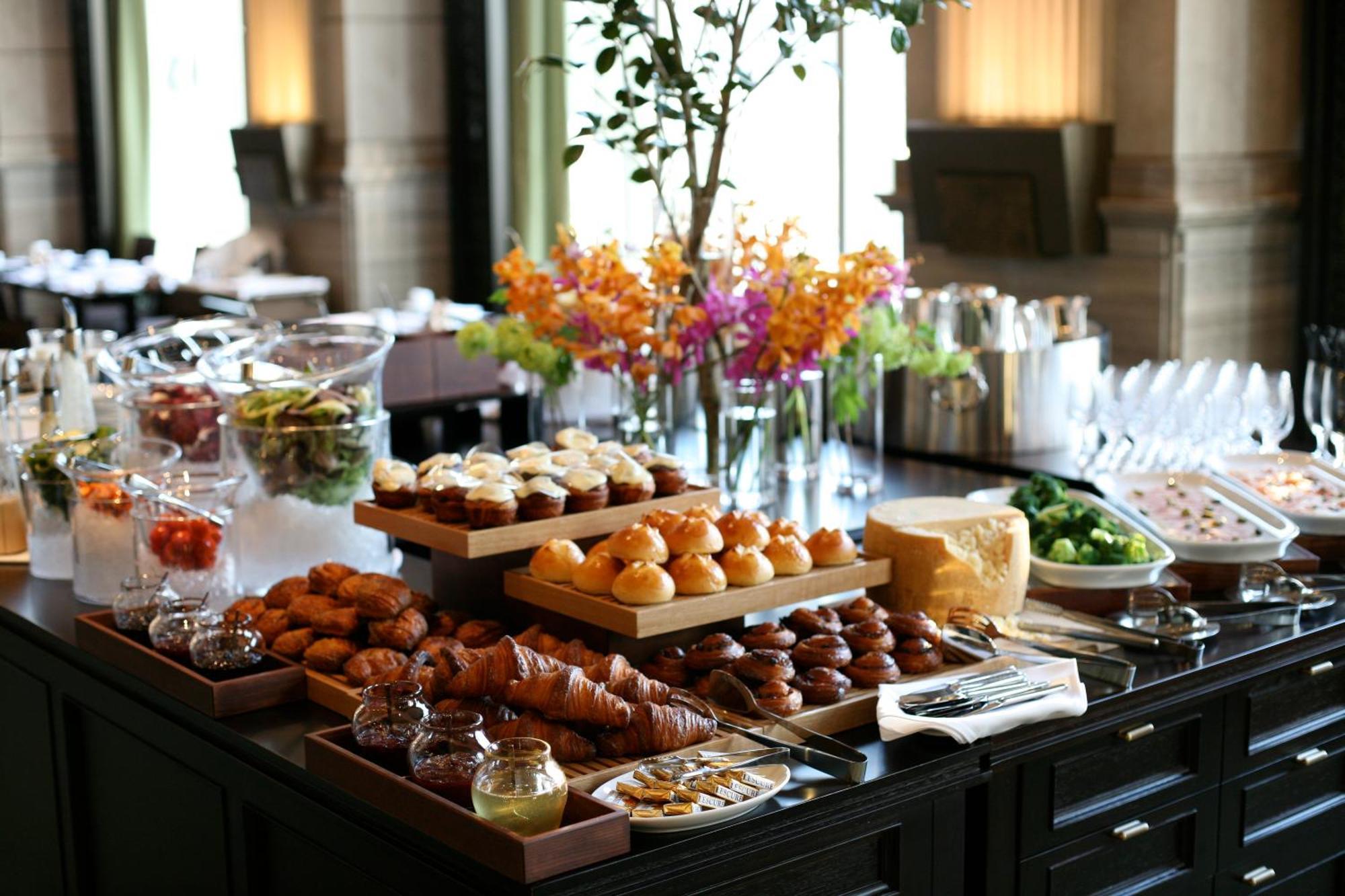 Oriental Hotel Кобе Екстер'єр фото A buffet at a hotel
