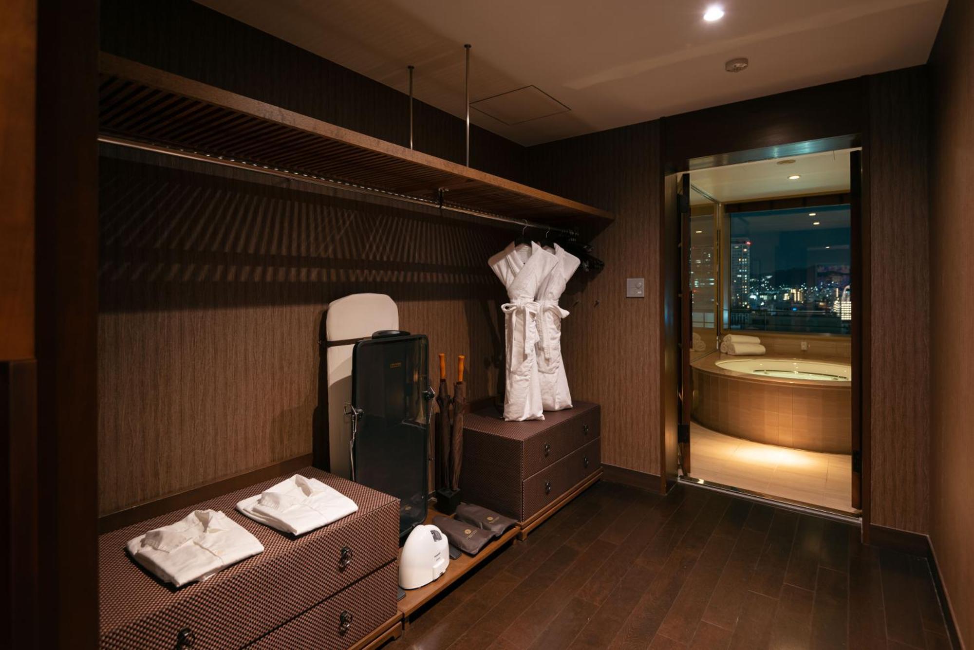 Oriental Hotel Кобе Екстер'єр фото A bathroom in a hotel