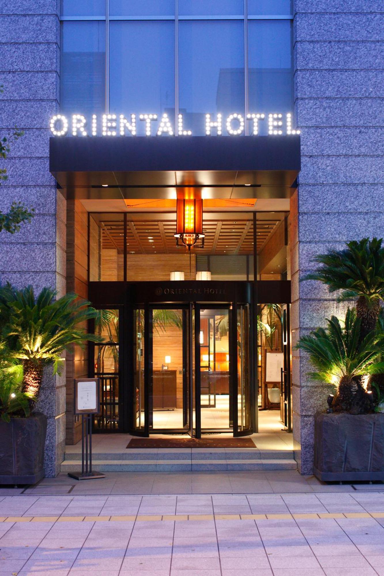 Oriental Hotel Кобе Екстер'єр фото Entrance of the hotel